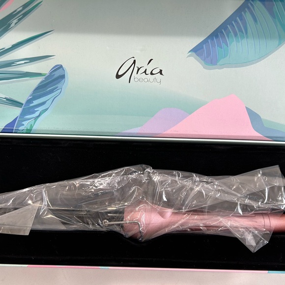 Aria rose gold curling iron - Picture 3 of 4